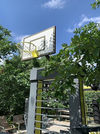 Basketball backboard